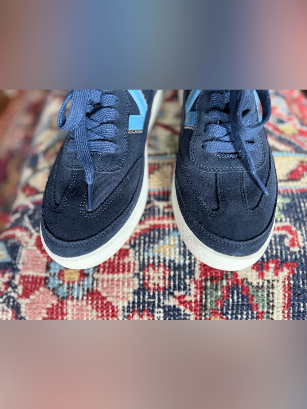 • Vionic Sneakers • - Picture 5 of 6